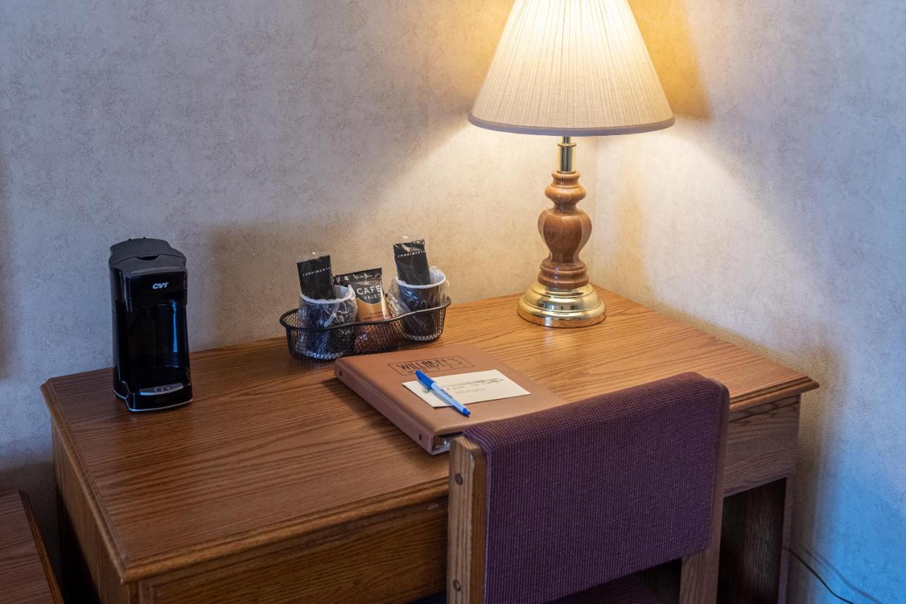 Willabee'S Motel Brimley Екстериор снимка